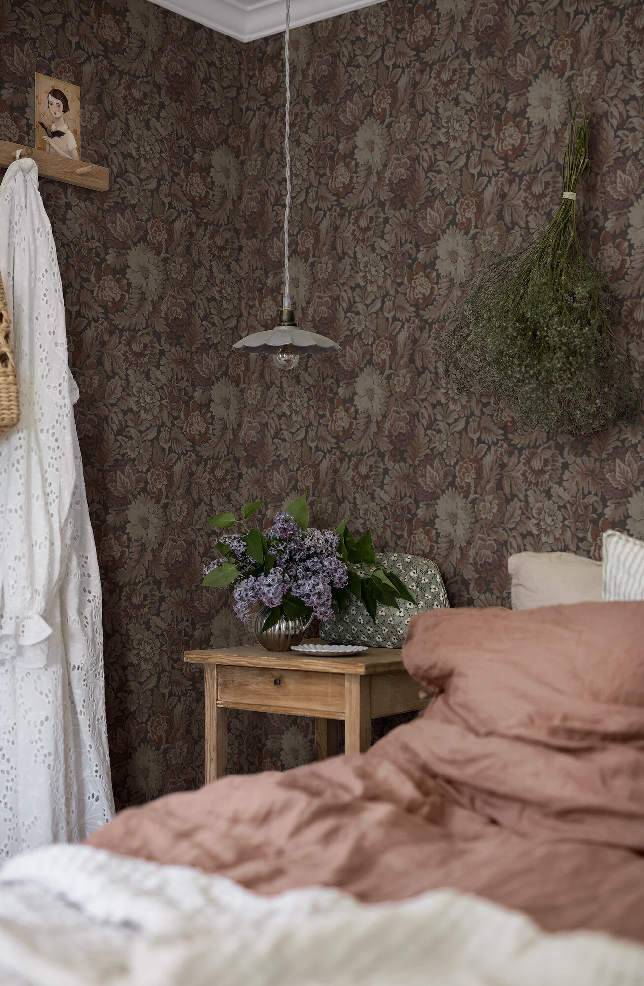 Nightingale Garden varm gråbrun botten