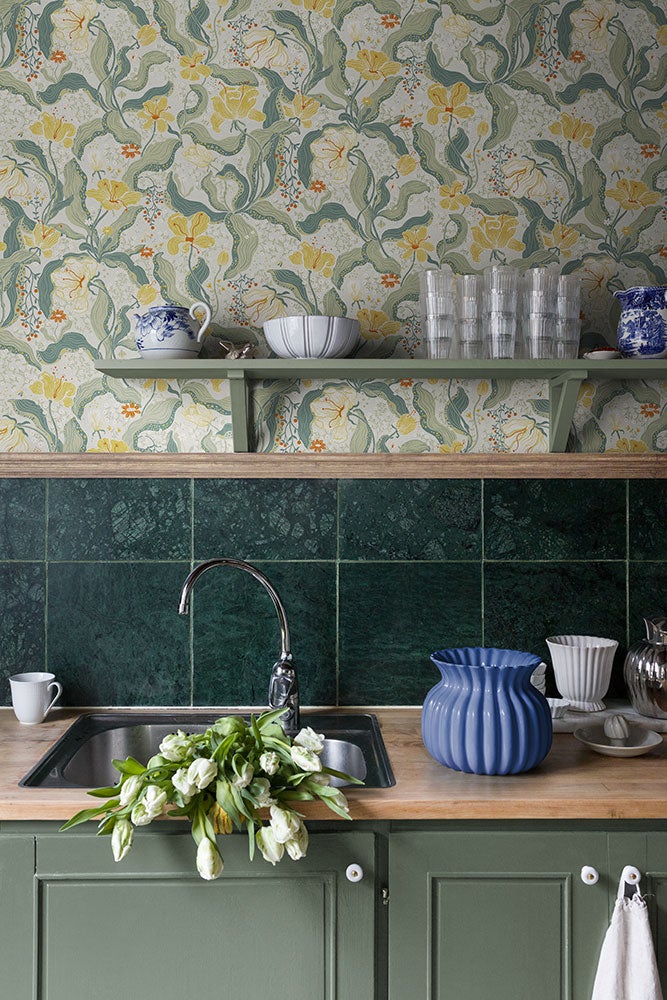 Bodri blommor och blad i grönt och gult